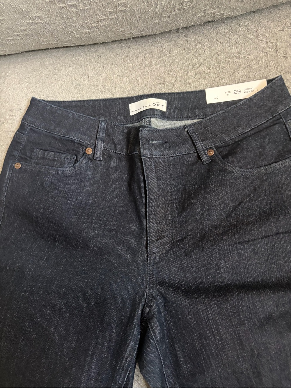 NWT LOFT Curvy Kick Crop Jeans in Dark Indigo rinse. Size M.
